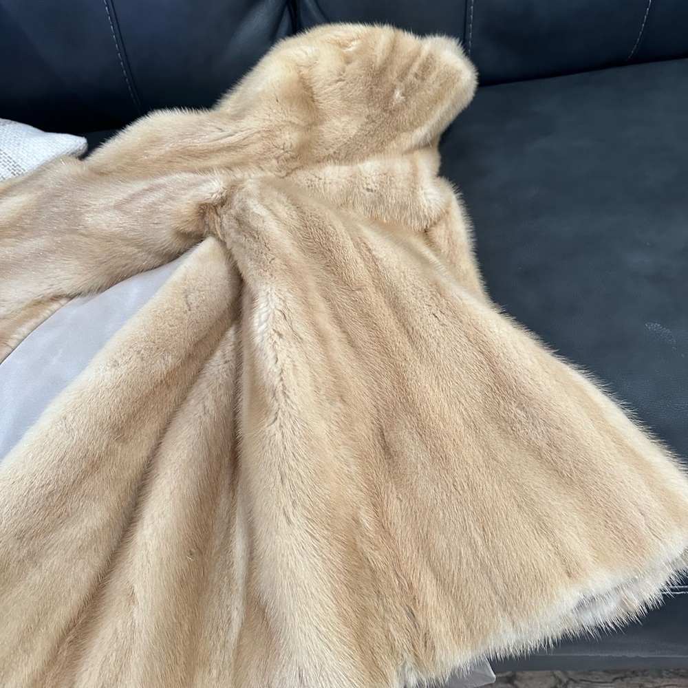 Luxurious Tan Faux Fur Coat with Matching Hat - Picture 11 of 15